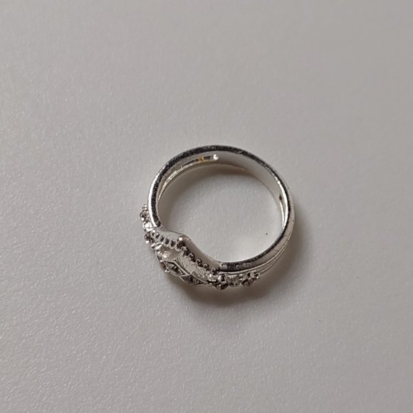 Tiny Cute Silver Tone Ring Size 3.25 - Picture 9 of 10